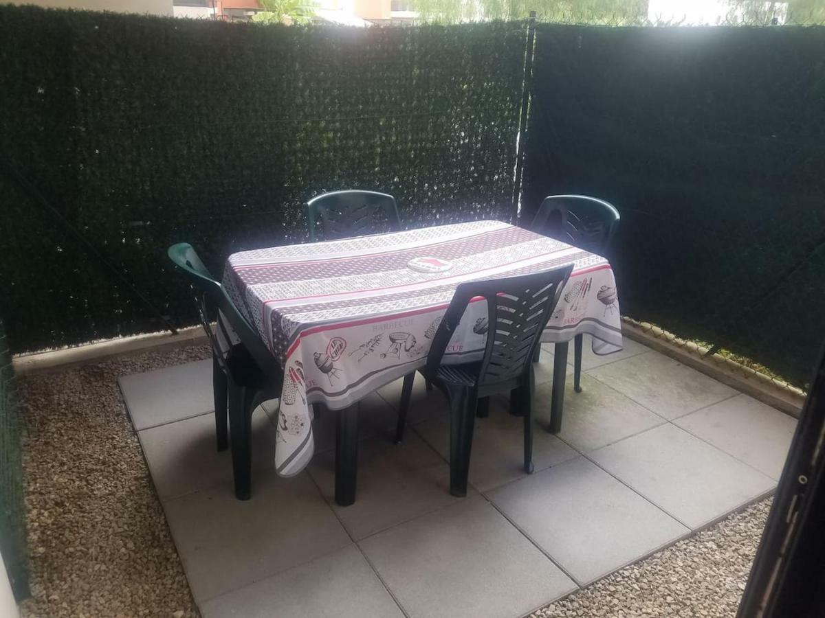 Ferienwohnung F1 De 36M2 Avec Terrasse Et Parking Privatif. La Roquette-sur-Siagne Exterior foto