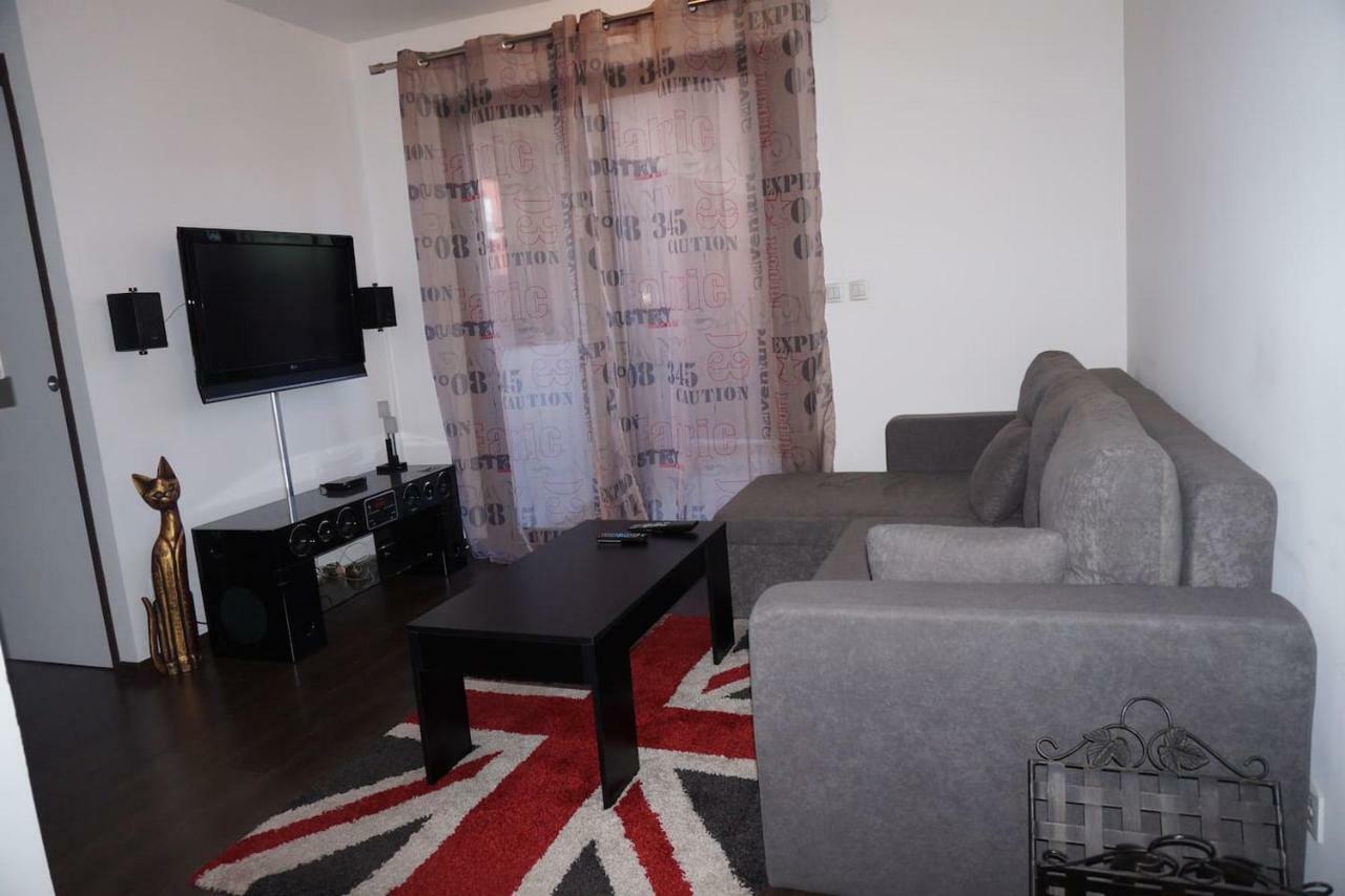 Ferienwohnung F1 De 36M2 Avec Terrasse Et Parking Privatif. La Roquette-sur-Siagne Exterior foto